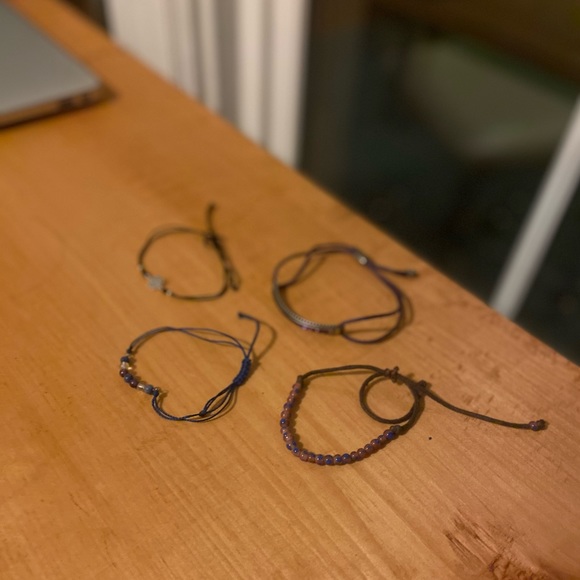 Assorted bracelets - Picture 2 of 6